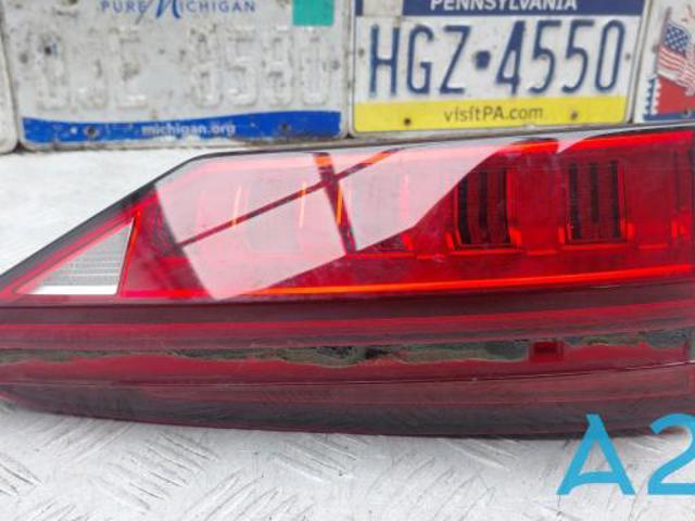Задня ліва внутрішня фара 4K5945093B VAG