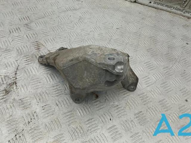 Кронштейн подушки (опори) двигуна, лівої 4KE199307M VAG