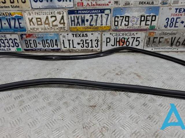 Ущільнювач дверей задніх, (на кузові) 4KE833721A VAG