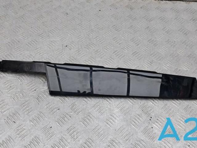 Накладка передніх дверей, лівої, вертикальної 4KE837901 VAG