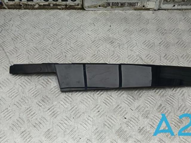 Накладка передніх дверей, лівої, вертикальної 4KE837901 VAG