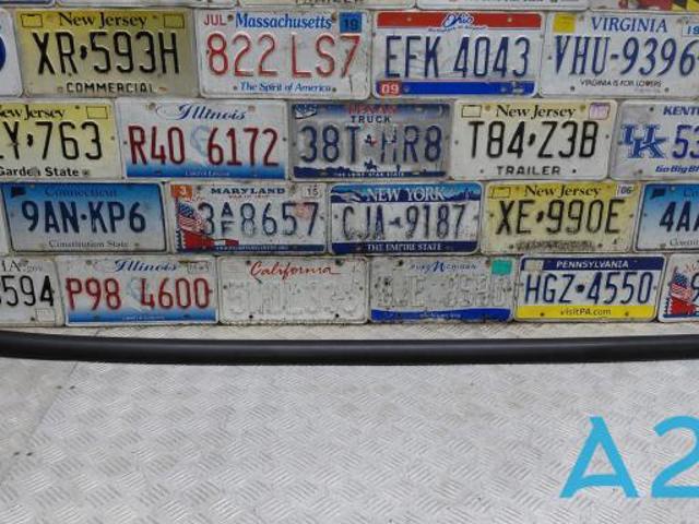 Автомобільний рейлінг на дах правий 4KE8600221P9 VAG