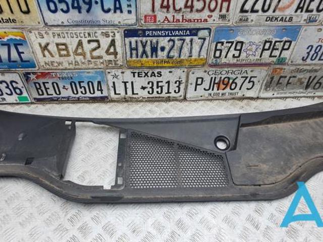 Водостік лобового скла, жабо 4KL8194019B9 VAG