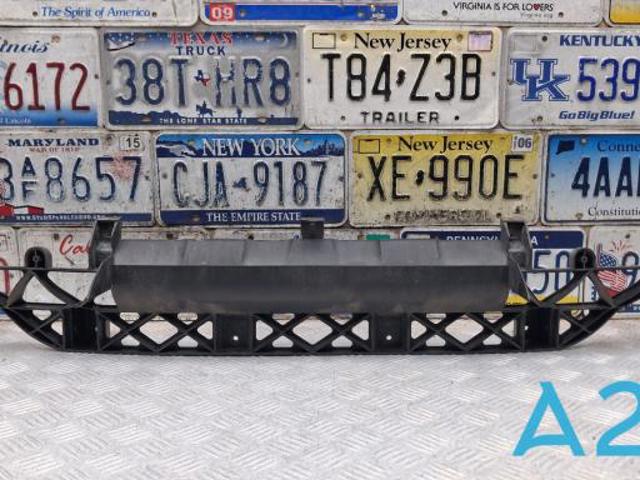 Кронштейн бампера заднього, центральний 4L0807329 VAG