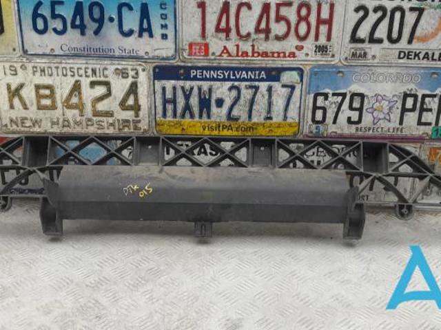 Кронштейн бампера заднього, центральний 4L0807329 VAG