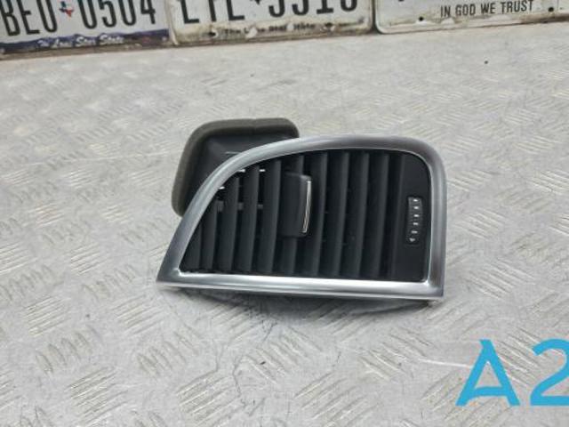 Решітка повітропровода ліва 4L0820901T3Q7 VAG