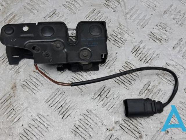 Запор капота (замок і привід замка капота) 4L0823509B VAG