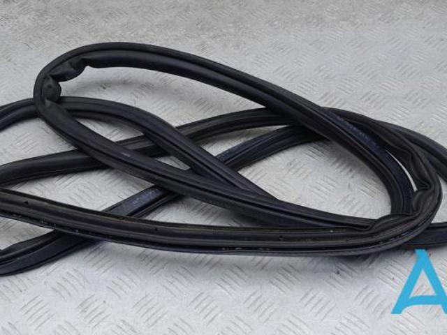 Ущільнювач дверей задка кузова 4L0827705J VAG