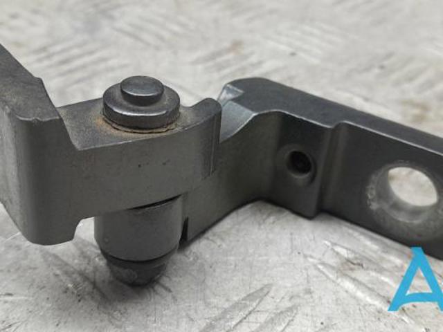 Петля передніх дверей, правою 4L0831402A VAG