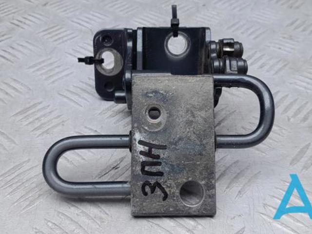 Петля заднтої двері, правої 4L0833412A VAG