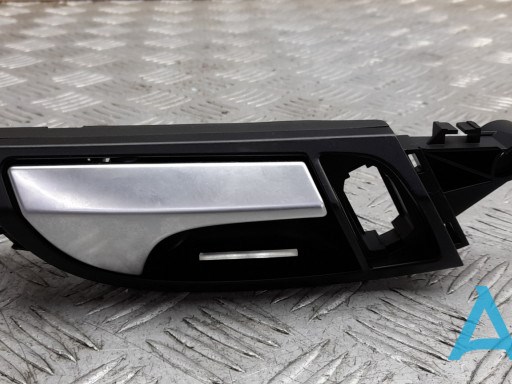 Ручка передніх дверей внутрішня, права 4L0837020AH77 VAG