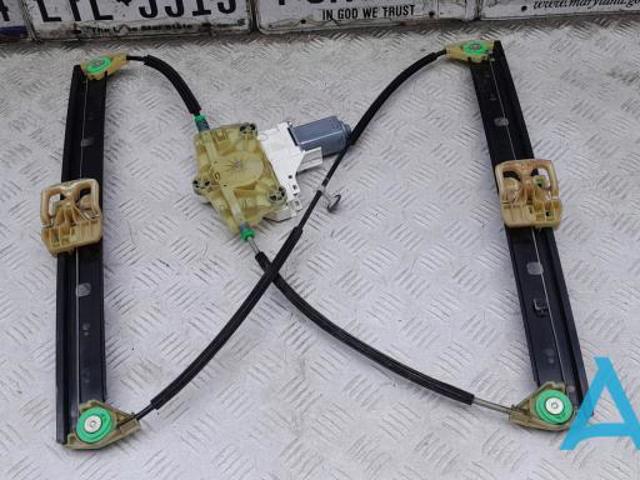 Склопідйомник задніх лівих дверей 4L0839461A VAG