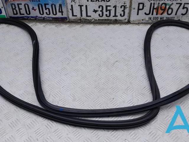 Ущільнювач задніх дверей 4L0839911 VAG