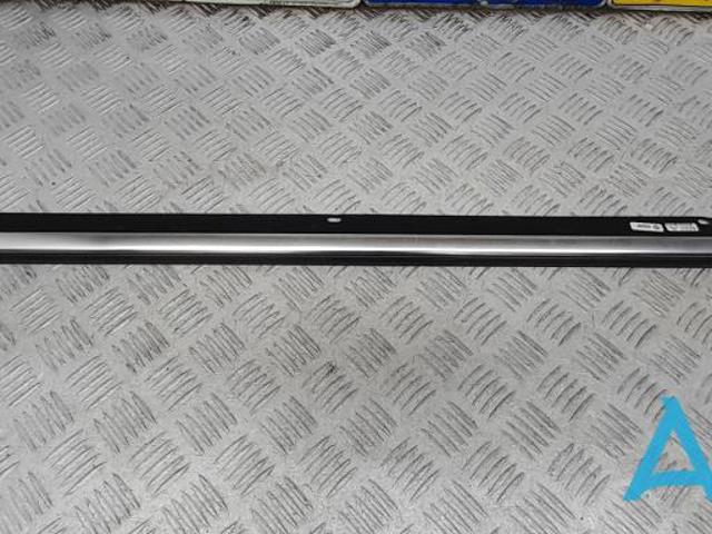 Накладка заднього скла, ліва 4L0853763E2ZZ VAG
