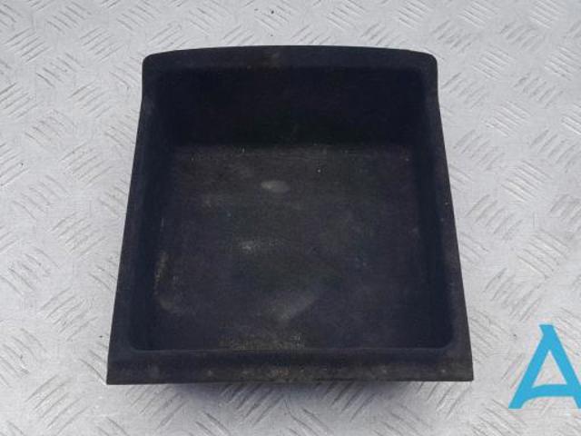 Скринька речової центральної консолі (підлокітника) 4L0864981B4PK VAG