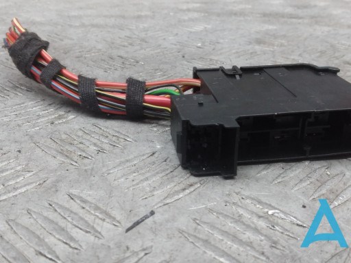 Блок запобіжників задній, салонний 4L0941824 VAG