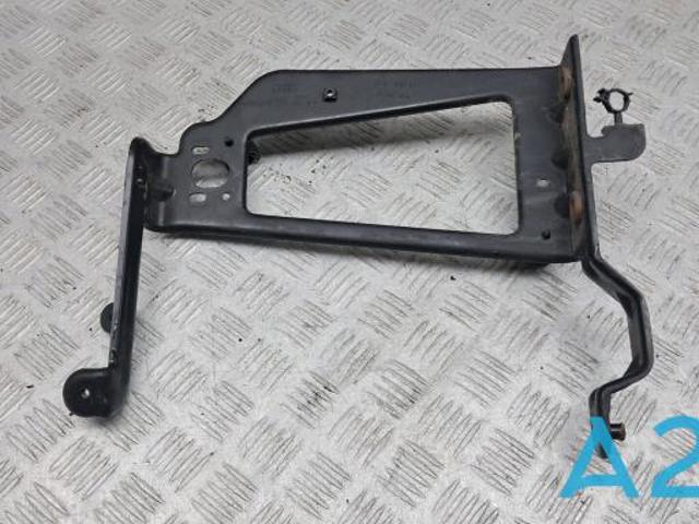 Кронштейн радіатора лівий 4M0121261R VAG