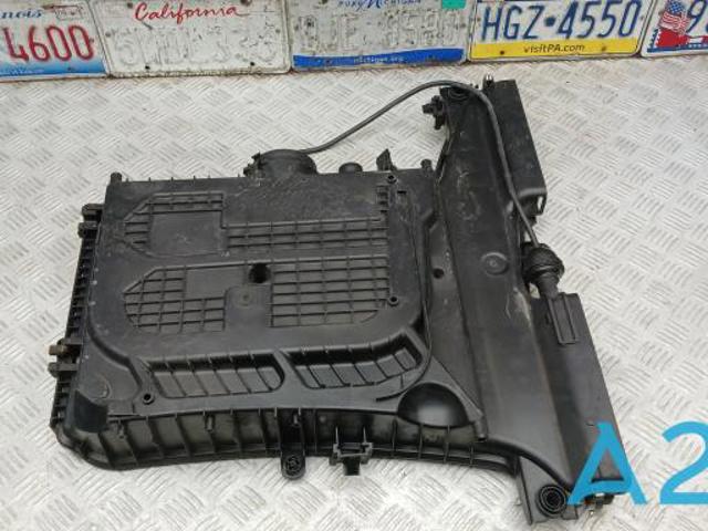 Корпус повітряного фільтра 4M0133837A VAG