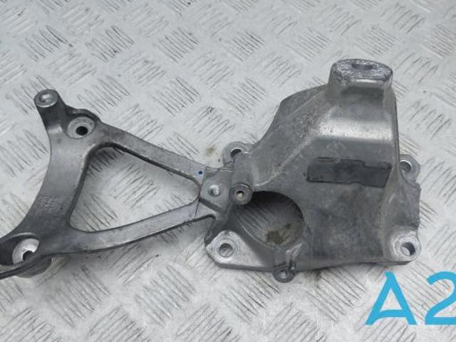 Кронштейн подушки (опори) двигуна, лівої 4M0199307AE VAG