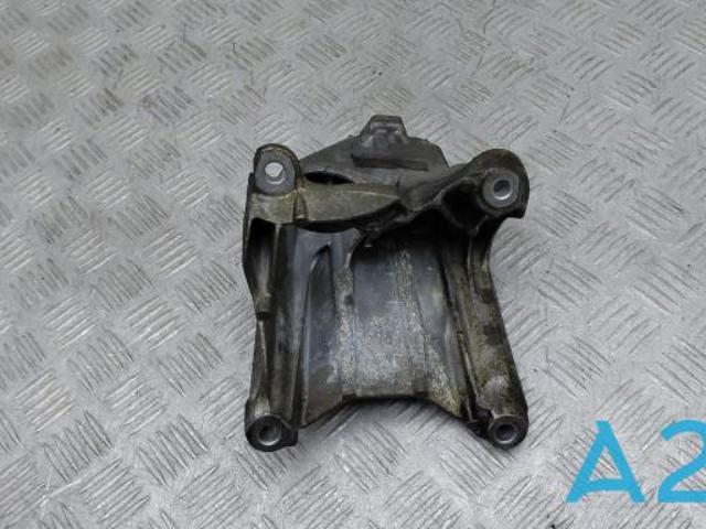 Кронштейн подушки (опори) двигуна, лівої 4M0199307CB VAG