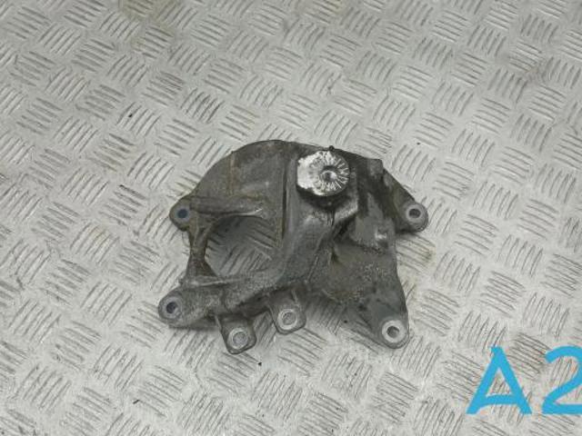 Кронштейн подушки (опори) двигуна, правої 4M0199308AA VAG