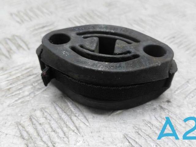 Кронштейн кріплення глушника 4M0253147C VAG