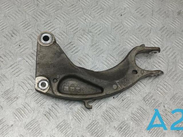 Вилка нижня амортизатора переднього, ліва 4M0413037H VAG