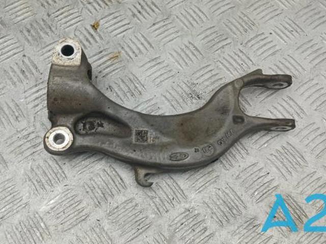 Вилка нижня амортизатора переднього, ліва 4M0413037H VAG
