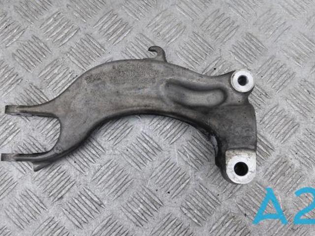 Вилка нижня амортизатора переднього, права 4M0413038H VAG