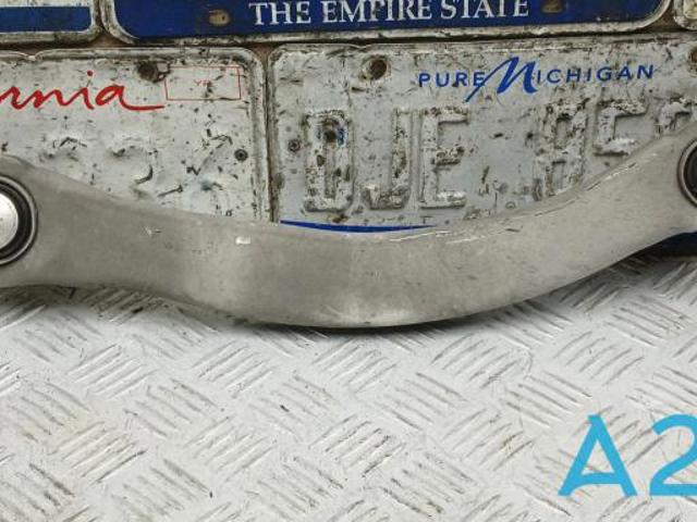 Верхній важіль задньої підвіски правий 4M0505398Q VAG