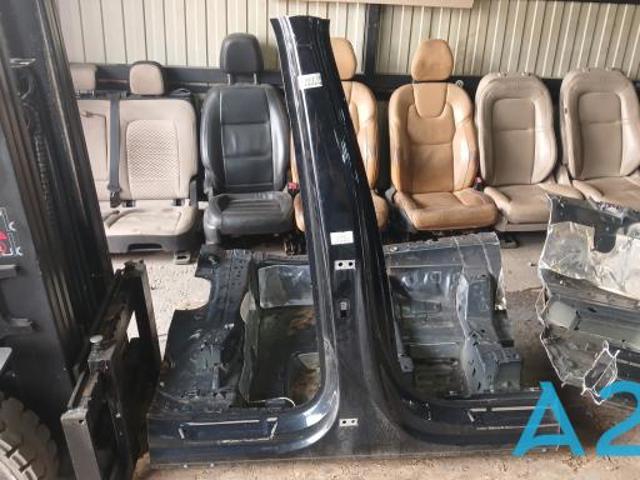 Стійка центральна, права 4M0809224B VAG