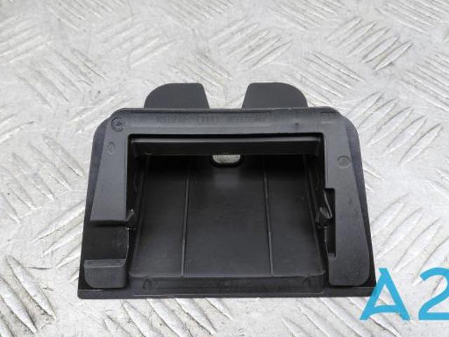 Накладка на багажник 4M0827520 VAG