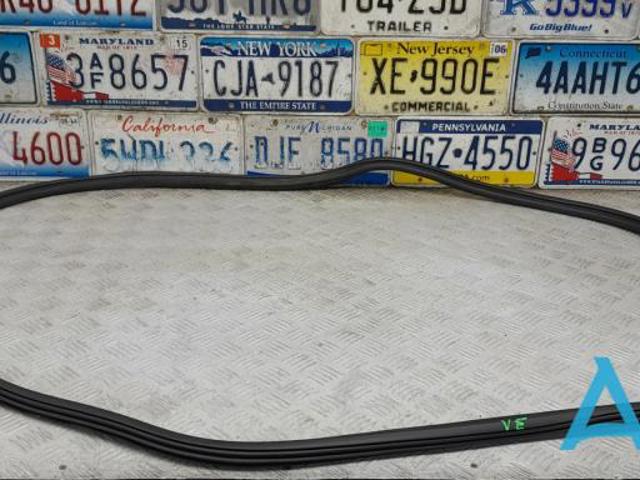 Ущільнювач двері задньої (на кузові) 4M0833721D VAG