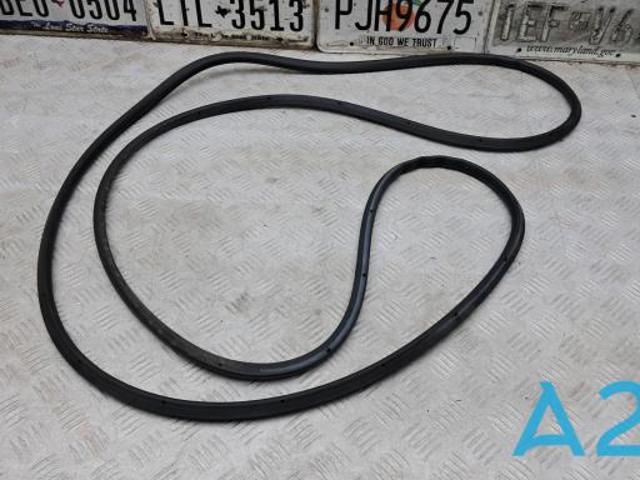 Ущільнювач дверей передніх, (на двері) 4M0837911C VAG