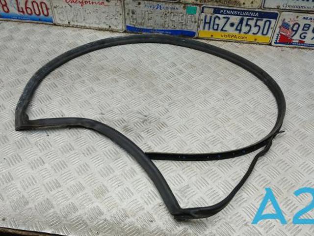 Ущільнювач накладки порогу передній лівий 4M0839119D VAG