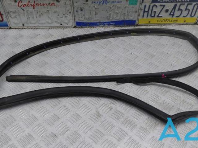 Ущільнювач накладки порогу передній лівий 4M0839119D VAG