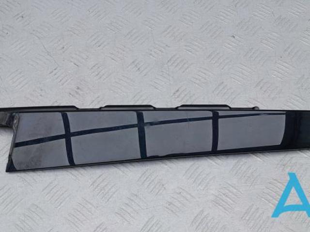 Накладка задньої двері, правої, вертикальна 4M0839902 VAG
