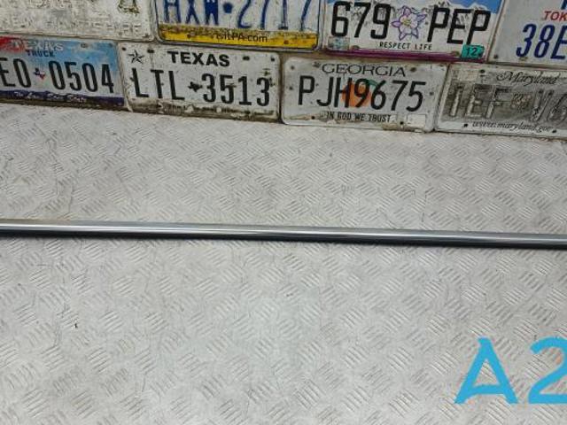 Молдинг опускного скла нижній, двері передньої, правої 4M08532843Q7 VAG