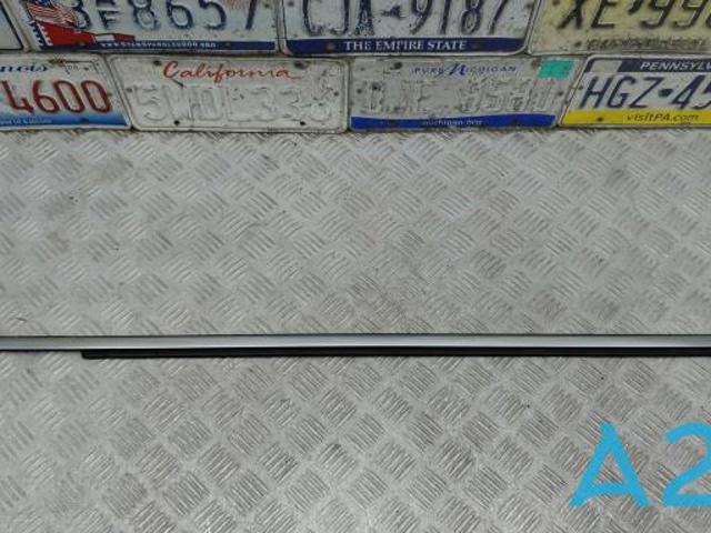 Молдинг заднього скла, правий 4M08537643Q7 VAG