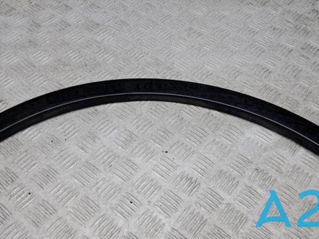 Молдинг арки колеса заднього, правий 4M0853818AGRU VAG