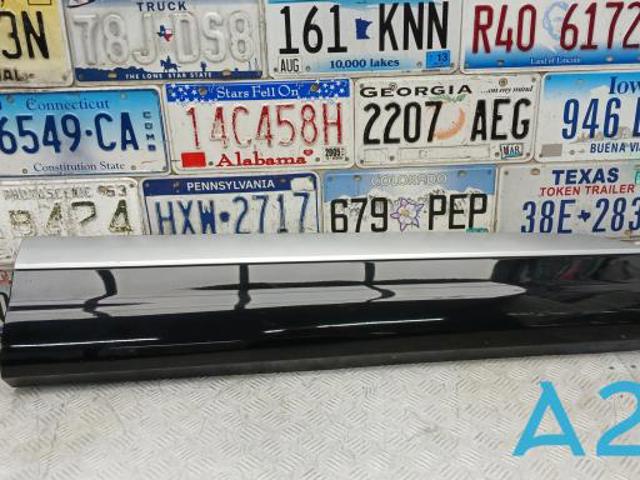 Молдинг передньої правої двері, нижній 4M0853960GGRU VAG