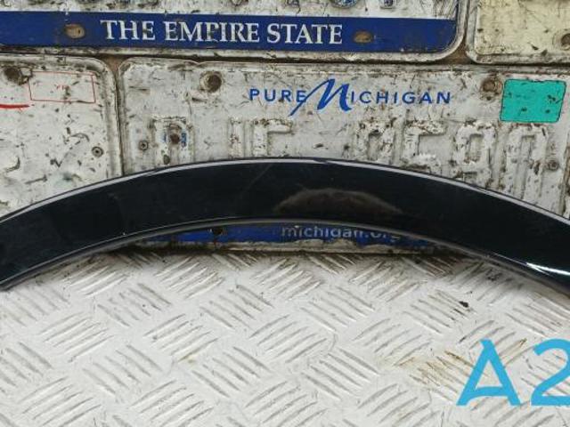 Розширювач заднього крила, правий 4M0854820AGRU VAG
