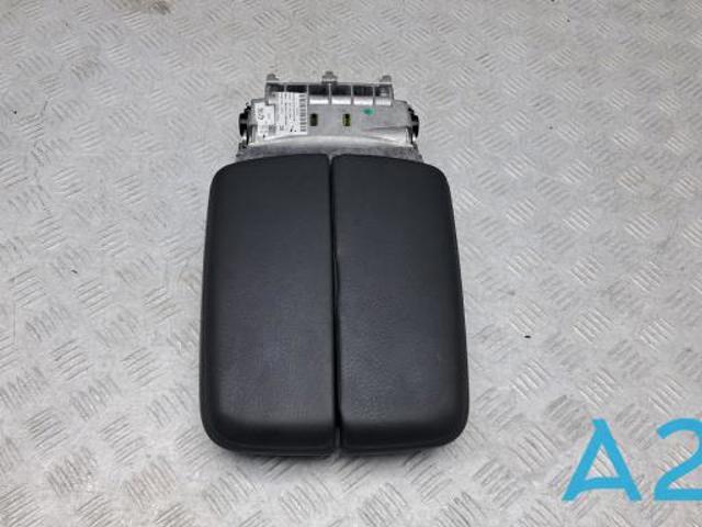Підлокітник заднього сидіння 4M0864207D38M VAG