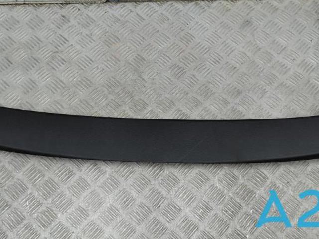 Обшивка-облицювання п'ятих дверей 4M0867606D4PK VAG