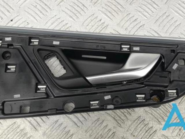 Ручка задньої двері внутрішня права 4M0868094B VAG
