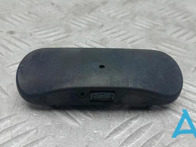 Форсунка омивача скла лобового, ліва 4M0955987 VAG