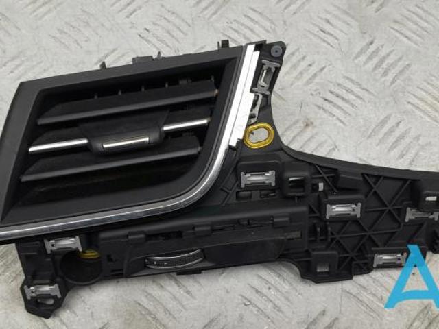 Решітка повітропровода ліва 4M1820901AP6PS VAG