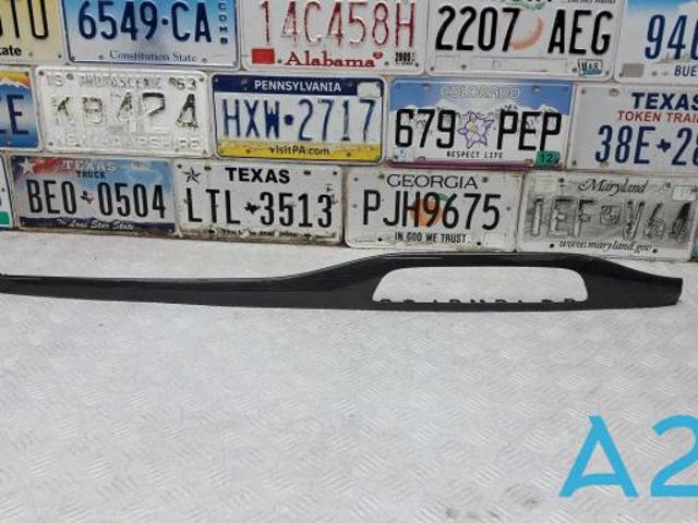 Молдинг (накладка) панелі приладів "торпедо", правий 4M1853190CRQ8 VAG