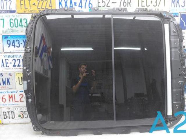 Деталі люків облицювання кузова 4M8877049 VAG