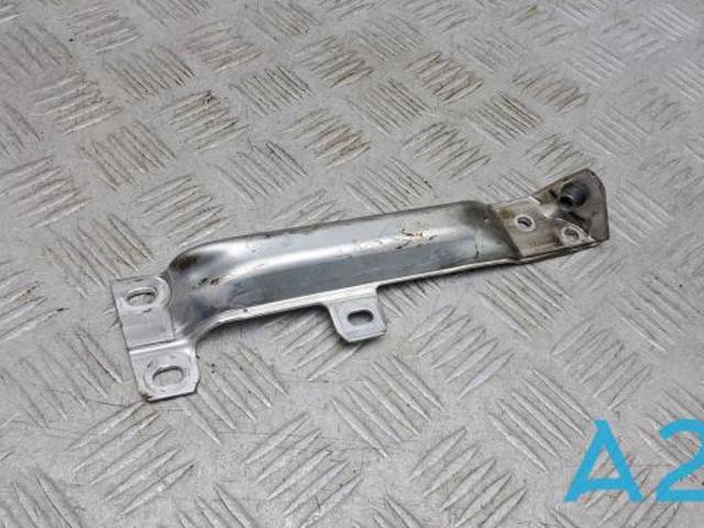 Кронштейн кріплення бампера переднього правий 51117158894 BMW